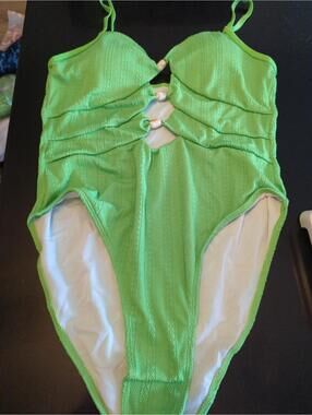 Modihito Green Textured One-Piece Swimsuit with Cutout Detail XL 709